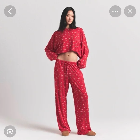 SKIMS Red Patterned Pajama Set - Picture 2 of 7